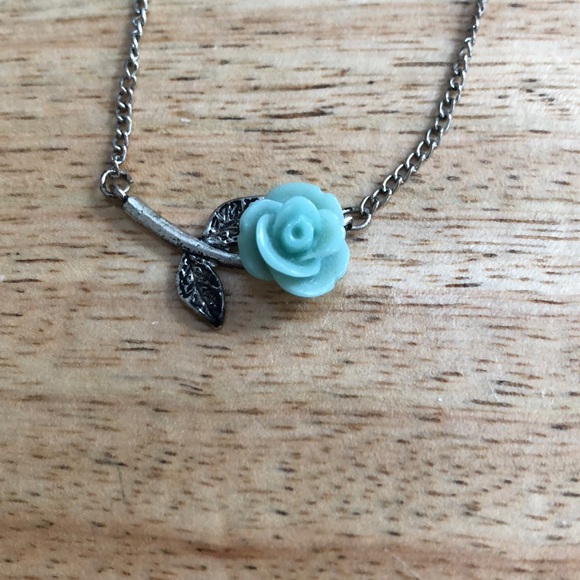 Urban Outfitters mint green rose necklace, - Picture 2 of 3